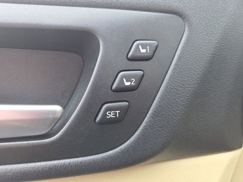 Used 2014 Toyota Highlander Limited w/ Driver Technology Package image 12