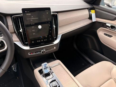 New 2026 Volvo XC90 B6 Plus w/ Protection Package Premier image 24