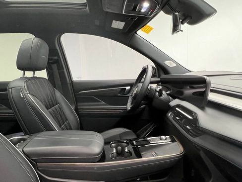 Used 2025 Buick Enclave Avenir w/ Super Cruise Package image 6