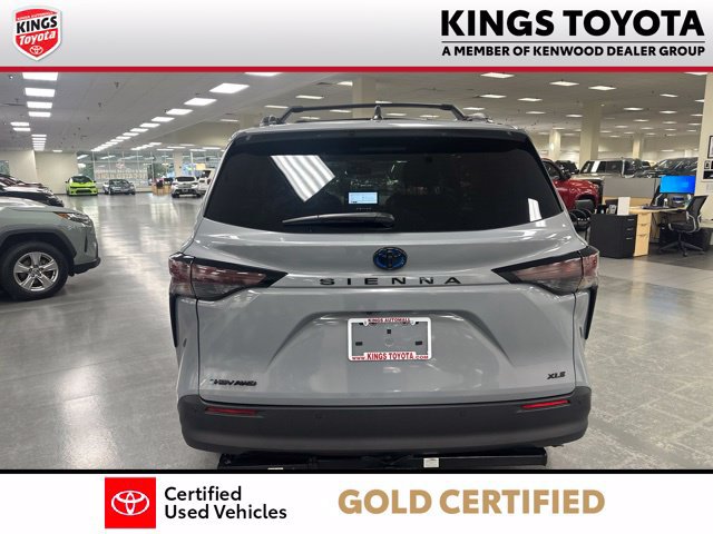 Certified 2025 Toyota Sienna XLE Woodland Edition AWD/4WD image 7