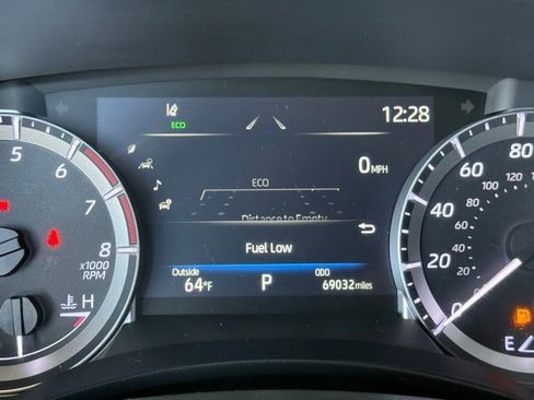 Used 2023 Toyota Highlander XLE image 28