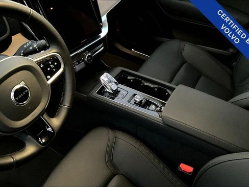 Certified 2025 Volvo XC90 B6 Plus image 17