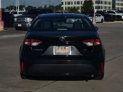 Used 2022 Toyota Corolla LE FWD image 5