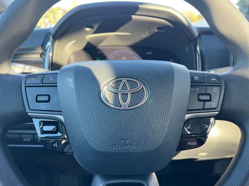 Used 2025 Toyota Camry LE image 27