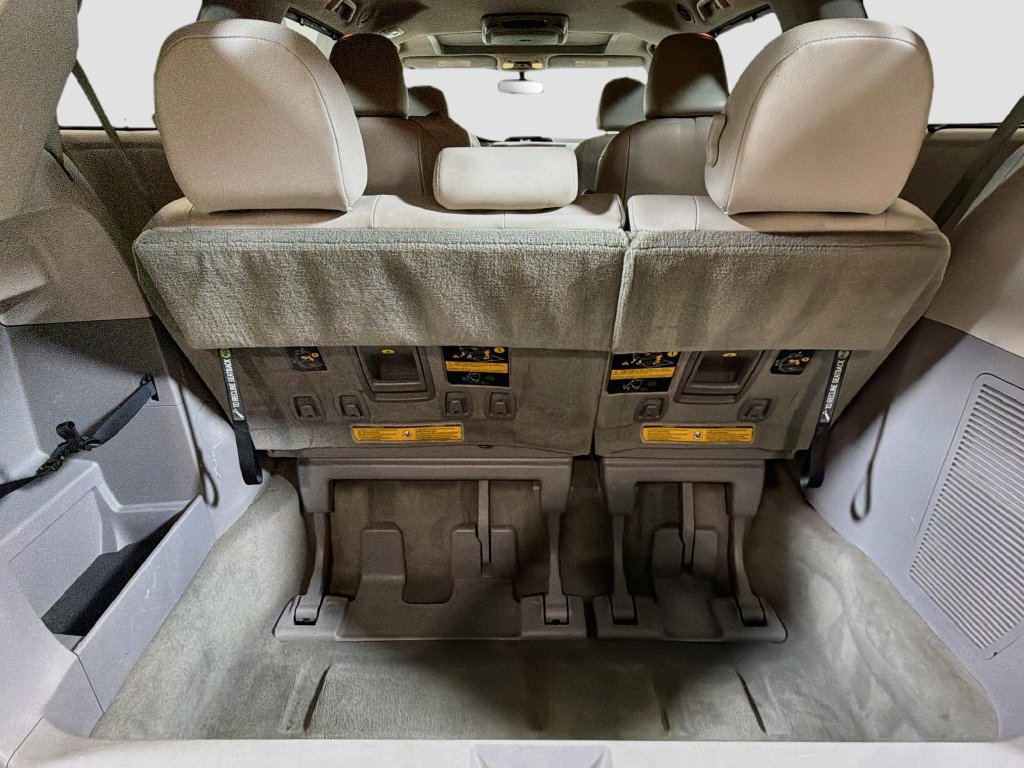 Used 2014 Toyota Sienna XLE FWD image 23