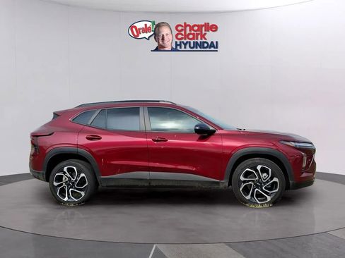 Used 2025 Chevrolet Trax RS w/ Sunroof Package FWD image 6