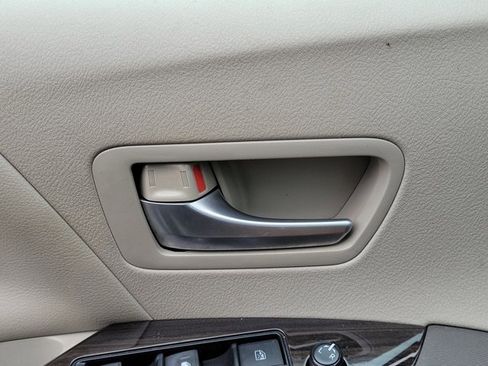 Used 2016 Toyota Sienna XLE image 30