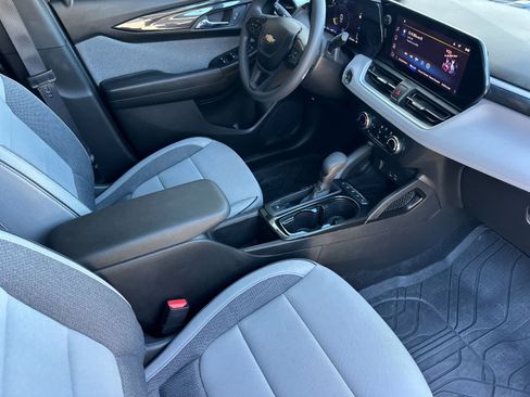 Used 2025 Chevrolet TrailBlazer LS w/ LS Convenience Package AWD/4WD image 16