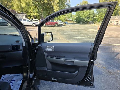 Used 2004 Mitsubishi Endeavor XLS image 9