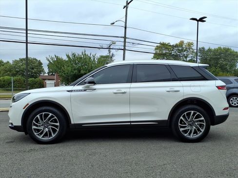 Certified 2022 Lincoln Corsair Standard w/ Equipment Group 101A image 4