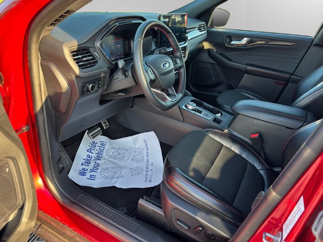 Used 2024 Ford Escape ST-Line w/ Tech Pack #1 AWD/4WD image 9
