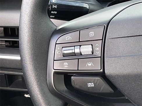 Used 2025 Kia K4 LXS image 12