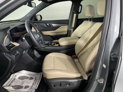 Used 2025 Buick Enclave Preferred image 18