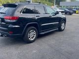 Used 2020 Jeep Grand Cherokee Laredo image 3