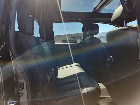 Used 2024 Nissan Titan PRO-4X w/ Pro-4x Convenience Package image 17