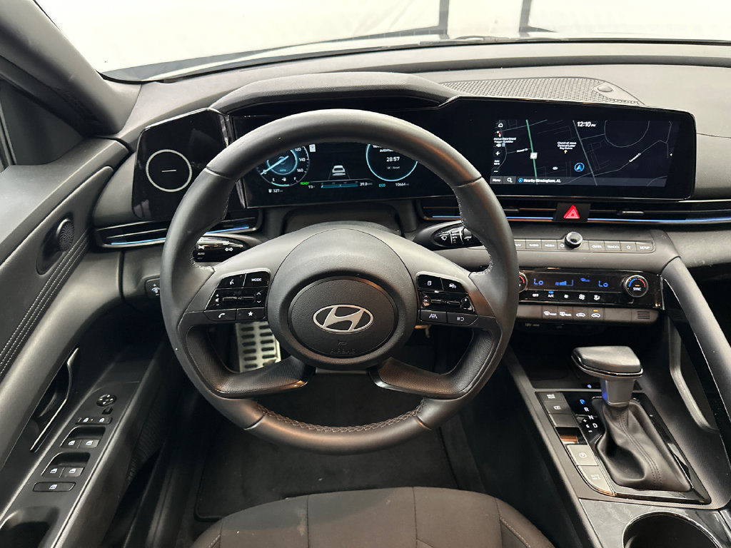Used 2025 Hyundai Elantra SEL FWD image 18