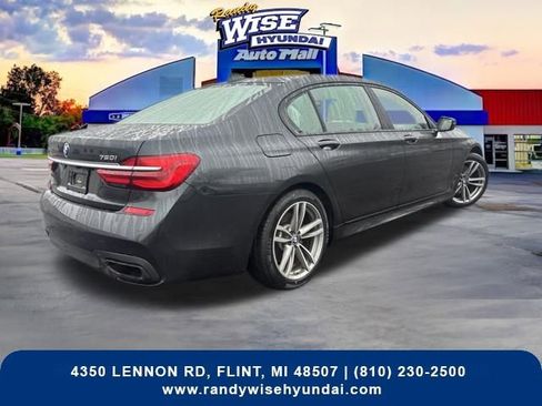 Used 2017 BMW 750i xDrive image 9