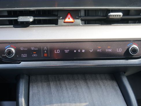 Used 2023 Kia Sportage EX AWD/4WD image 25