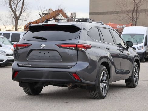 Used 2025 Toyota Highlander XLE image 9