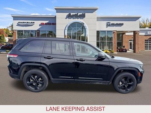 Used 2023 Jeep Grand Cherokee Altitude image 7