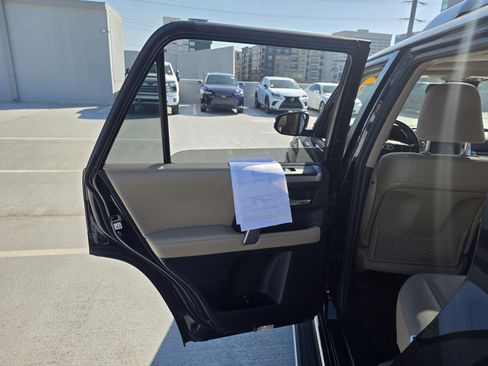 Used 2016 Toyota 4Runner Limited image 21