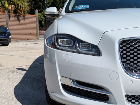 Used 2017 Jaguar XJ L Portfolio RWD image 14