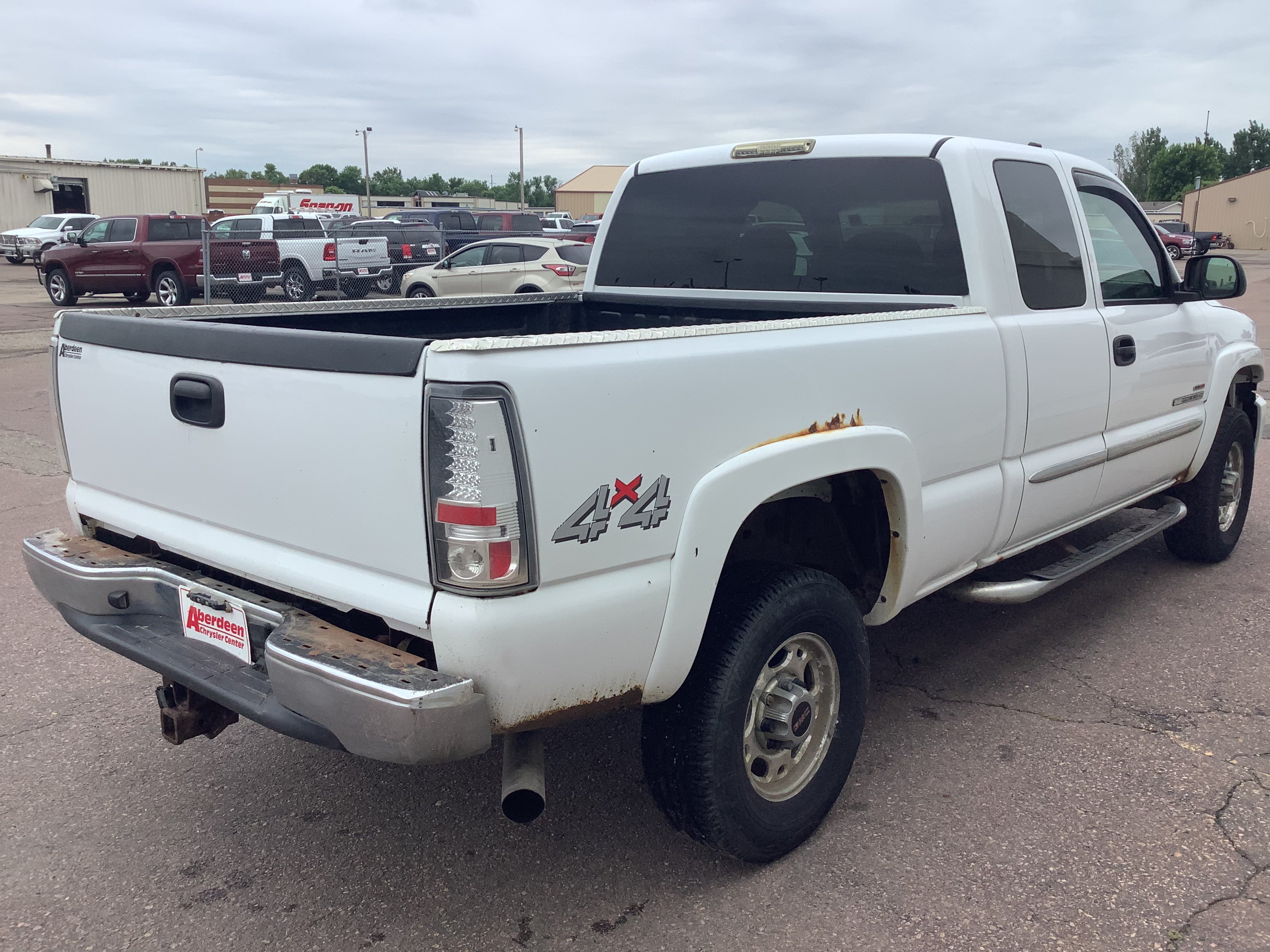 Used 2004 GMC Sierra 2500 SLE w/ Heavy-Duty Power Package AWD/4WD image 5