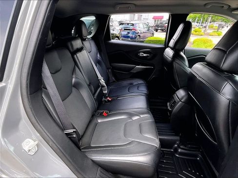 Used 2020 Jeep Cherokee Limited AWD/4WD image 16