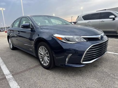 Used 2018 Toyota Avalon Limited FWD image 3