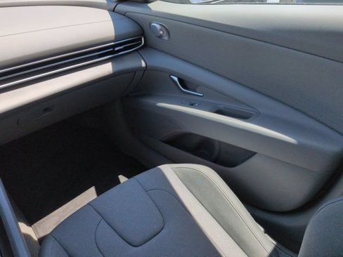 Certified 2025 Hyundai Elantra SE FWD image 16