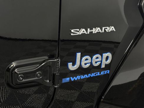 Used 2023 Jeep Wrangler Unlimited Sahara w/ Safety Group AWD/4WD image 39