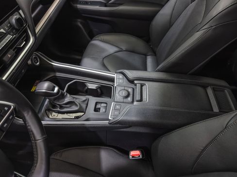 Used 2024 Toyota Grand Highlander AWD image 36