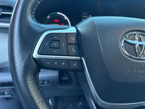 Used 2024 Toyota Sienna XLE image 21