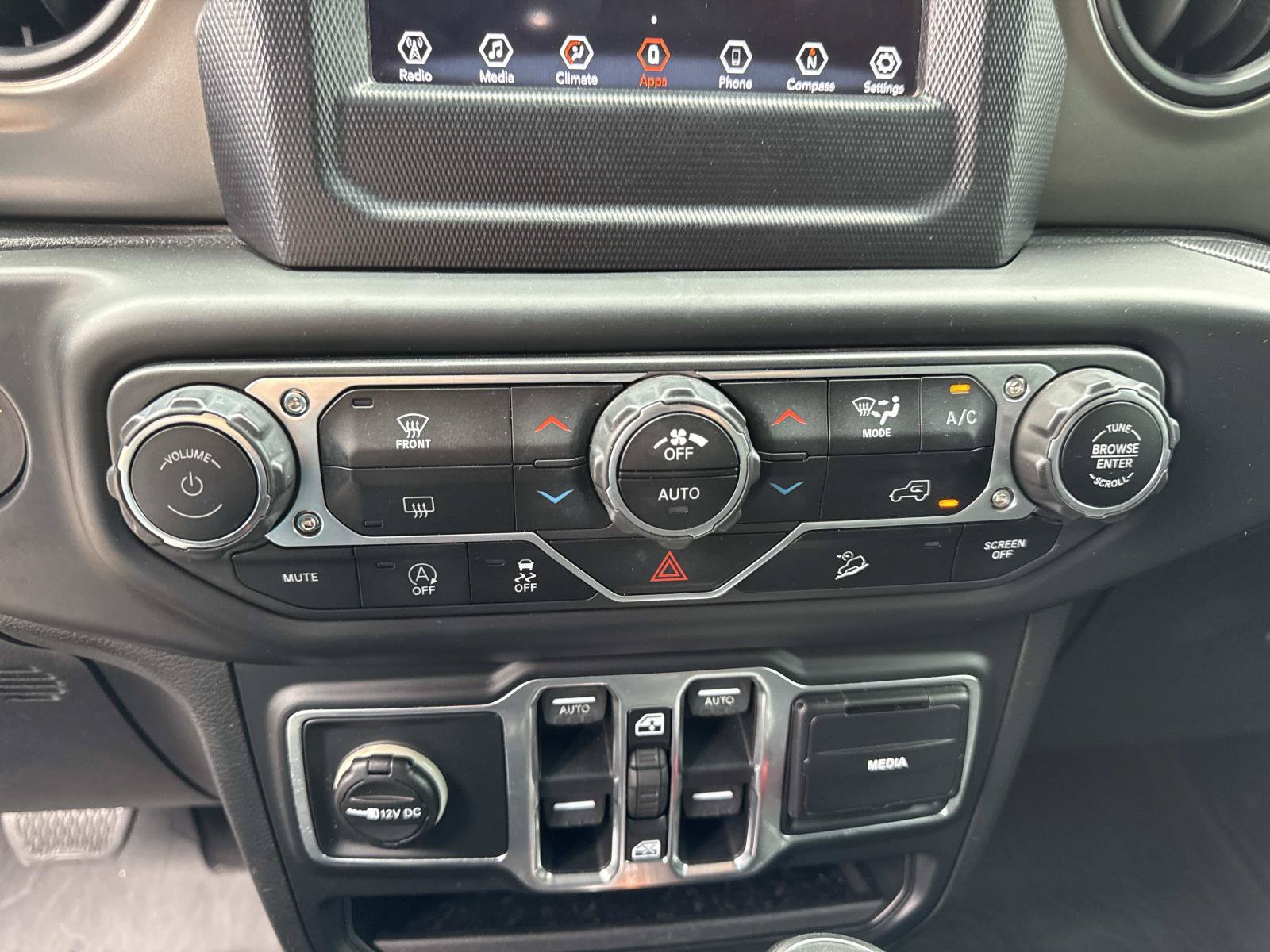 Used 2018 Jeep Wrangler Unlimited Sport S AWD/4WD image 25