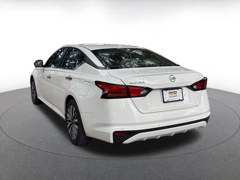 Used 2025 Nissan Altima 2.5 SV FWD image 8