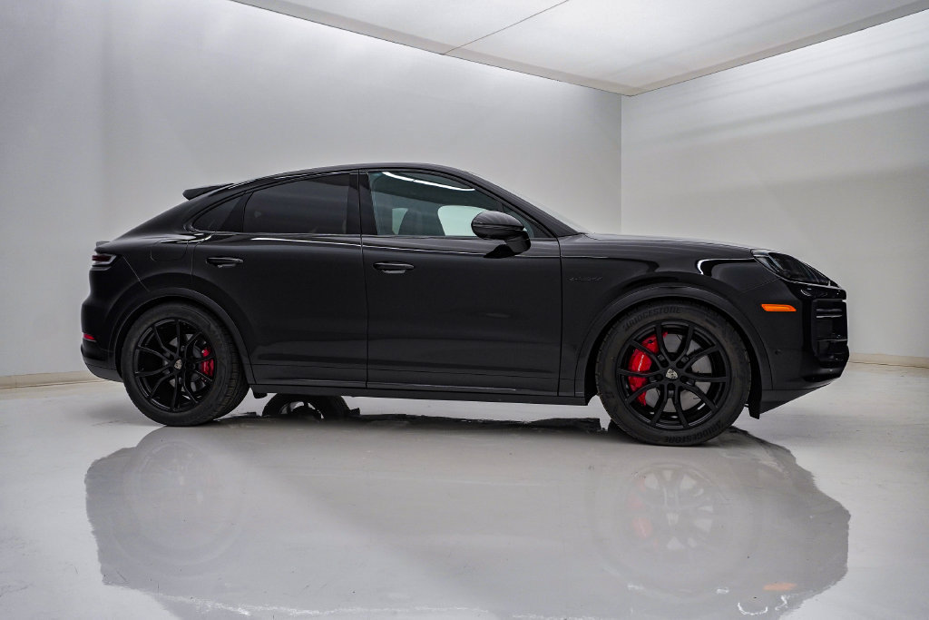 Certified 2025 Porsche Cayenne Turbo AWD/4WD image 9