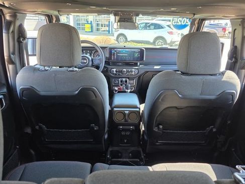 Used 2025 Jeep Wrangler Unlimited Rubicon AWD/4WD image 35