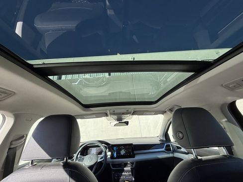 Certified 2025 Volkswagen Taos SEL image 8