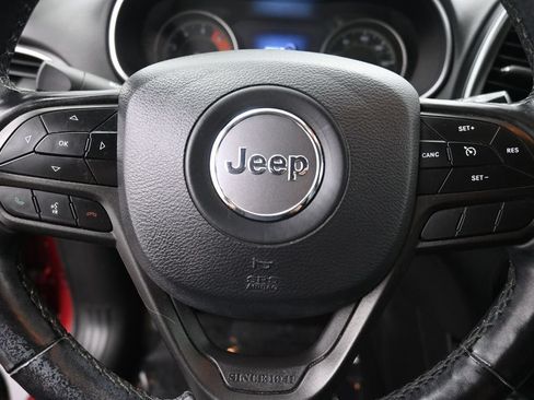 Used 2020 Jeep Cherokee Trailhawk w/ Comfort/Convenience Group AWD/4WD image 13
