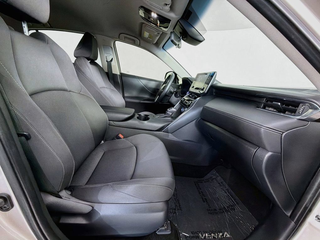 Used 2021 Toyota Venza LE AWD/4WD image 27