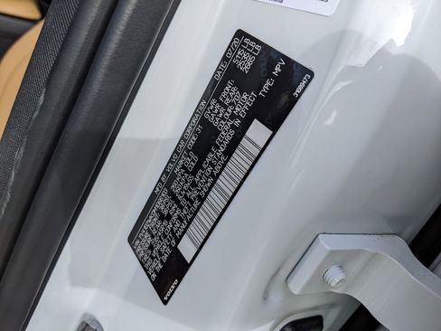 Used 2021 Volvo V60 T5 Cross Country image 30