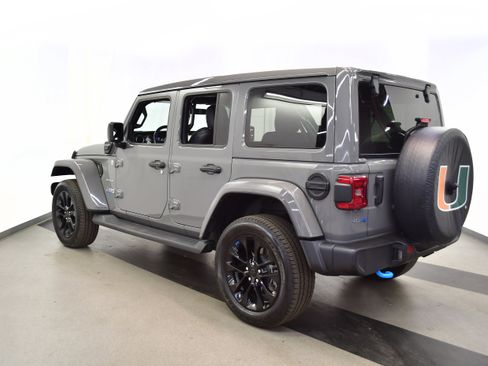 Used 2023 Jeep Wrangler Unlimited Sahara w/ Cold Weather Group AWD/4WD image 5