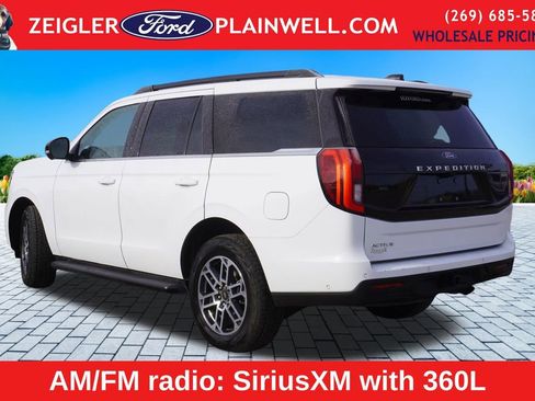 Used 2025 Ford Expedition Active image 3