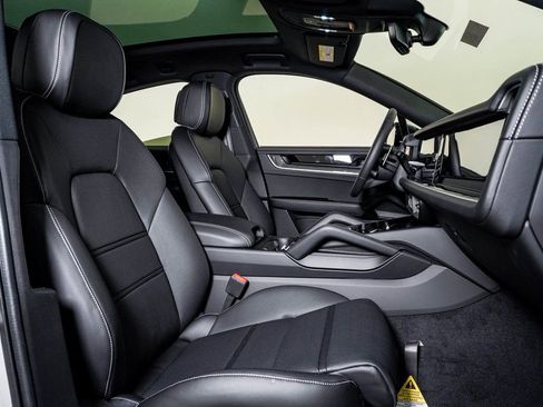 New 2026 Porsche Cayenne S image 15