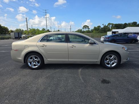 Used 2010 Chevrolet Malibu LT FWD image 3
