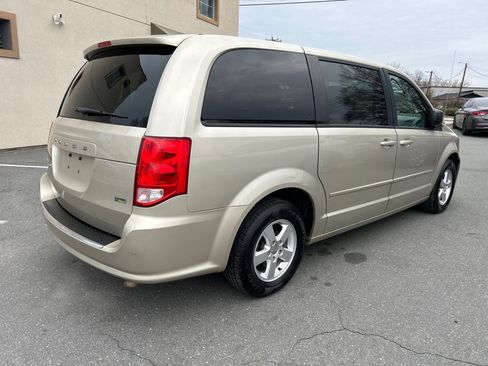 Used 2013 Dodge Grand Caravan SXT image 5