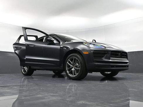 Certified 2026 Porsche Macan AWD/4WD image 38