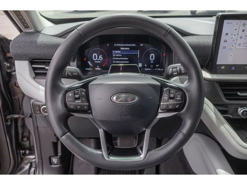 Used 2025 Ford Explorer Platinum w/ Ultimate Package AWD/4WD image 23