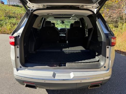 Used 2020 Chevrolet Traverse High Country image 21