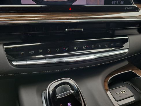 Certified 2024 Cadillac Escalade ESV Sport Platinum w/ LPO, ONYX Package AWD/4WD image 25